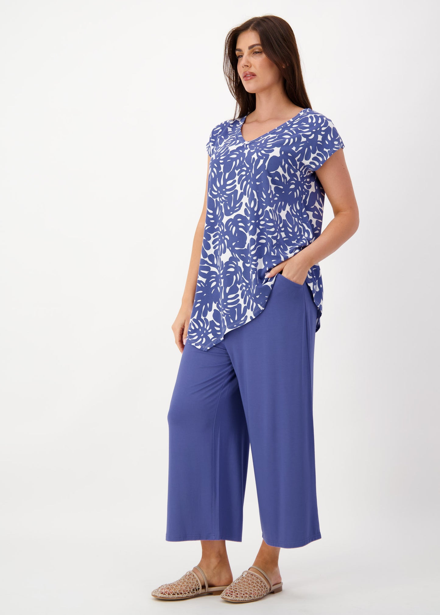 Holiday Asymmetrical Bamboo V-Neck T-Shirt - Palm Leaf