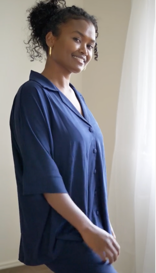 @melanesian.mumma in lou lou australia navy bamboo blouse