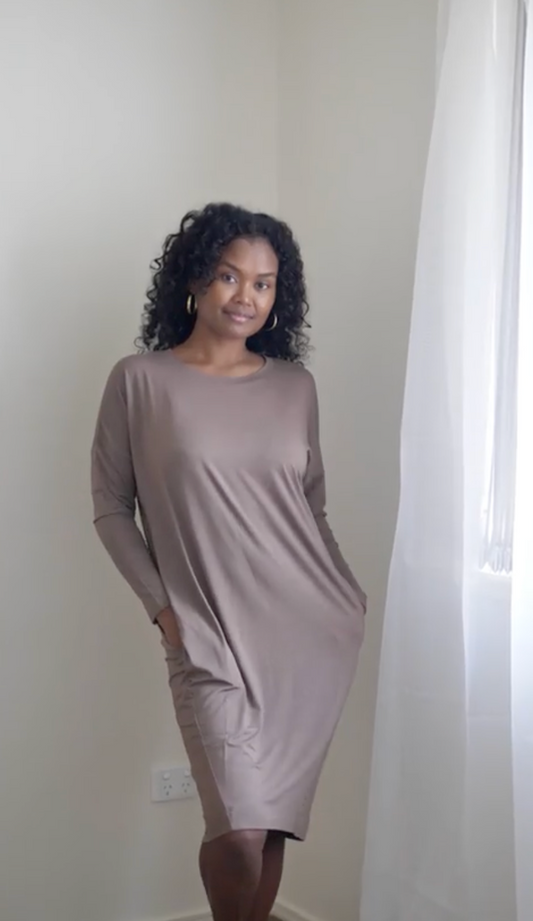 @melanesian.mumma in lou lou australia long sleeve bamboo dress