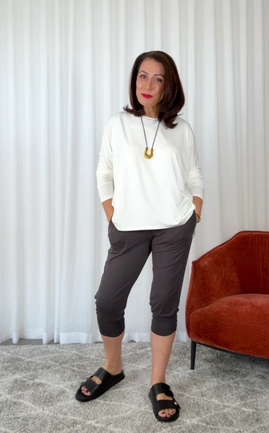 @stylebyrosalinda wearing lou lou australia bamboo jogger pants