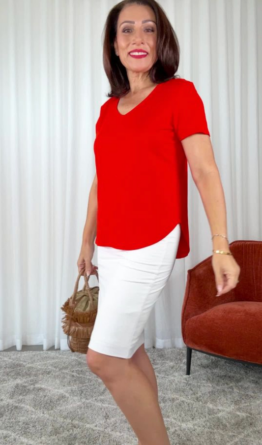 @stylebyrosalinda wearing lou lou australia bamboo tee in red