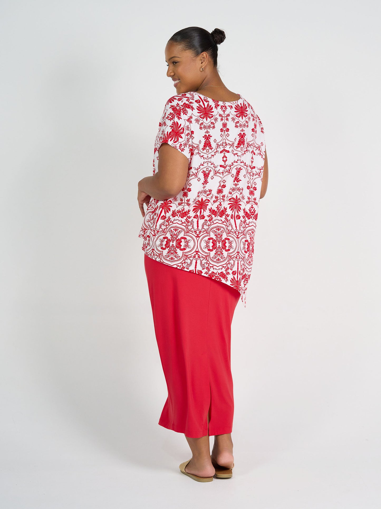 Holiday Asymmetrical Bamboo V-Neck T-Shirt - Lipstick Palm