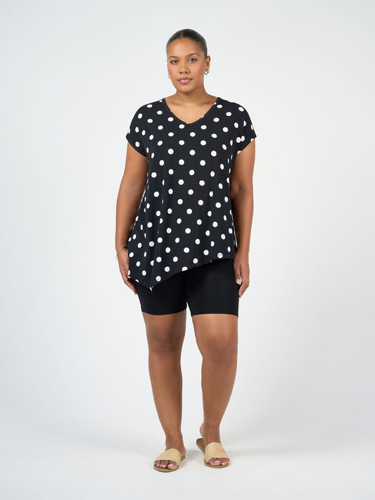 Lou Lou Australia James Anti-Chafe Bamboo Bike Shorts in black.