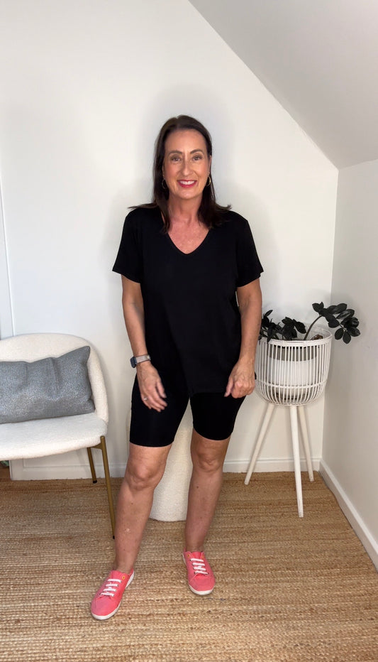 @salt.water.nomad wearing Lou Lou Australia black bamboo bike pants with black v-neck tee