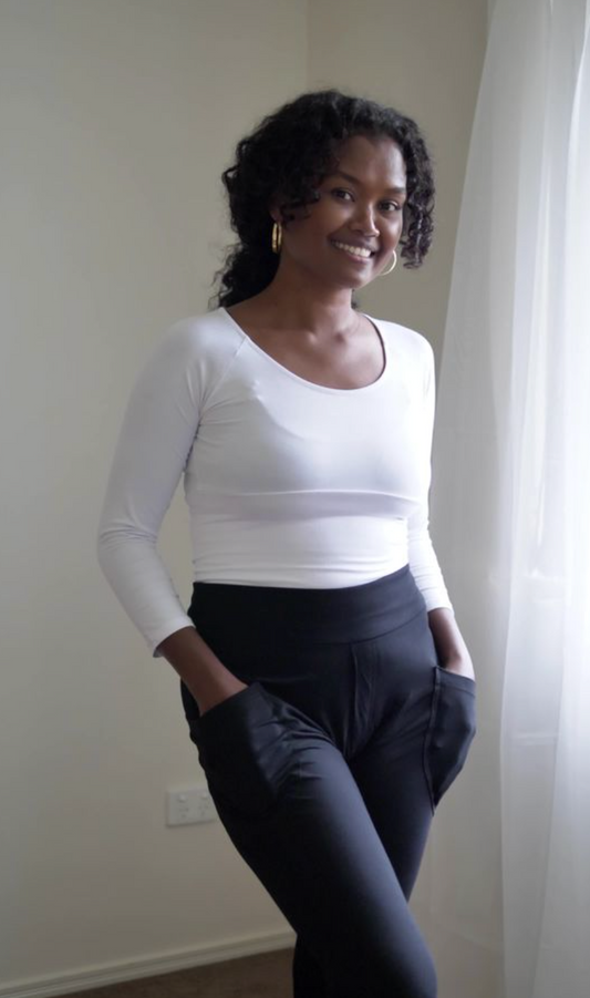 @melanesian.mumma in lou lou australia bamboo vest, pants and white bamboo top