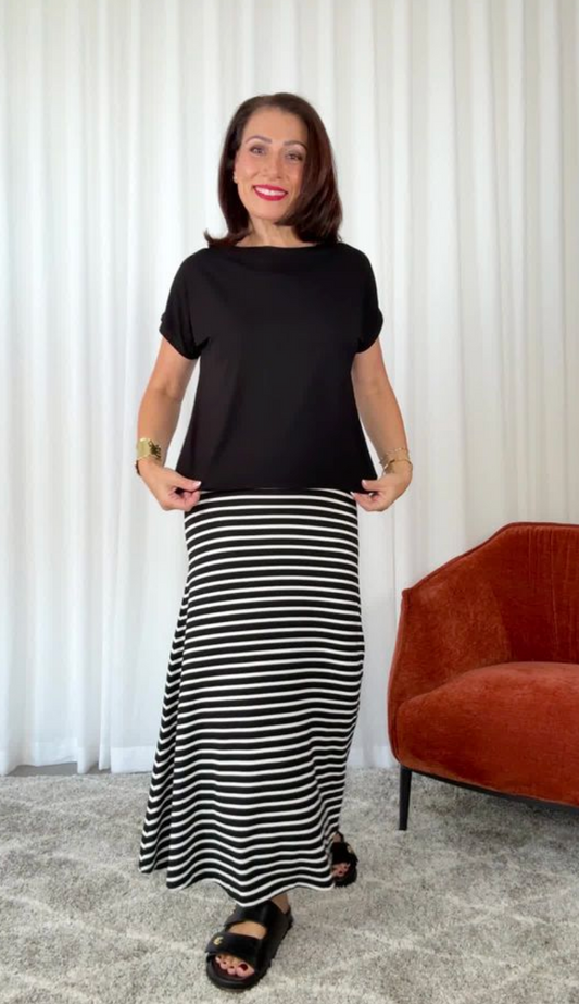 @stylebyrosalinda wearing lou lou australia bamboo striped skirt