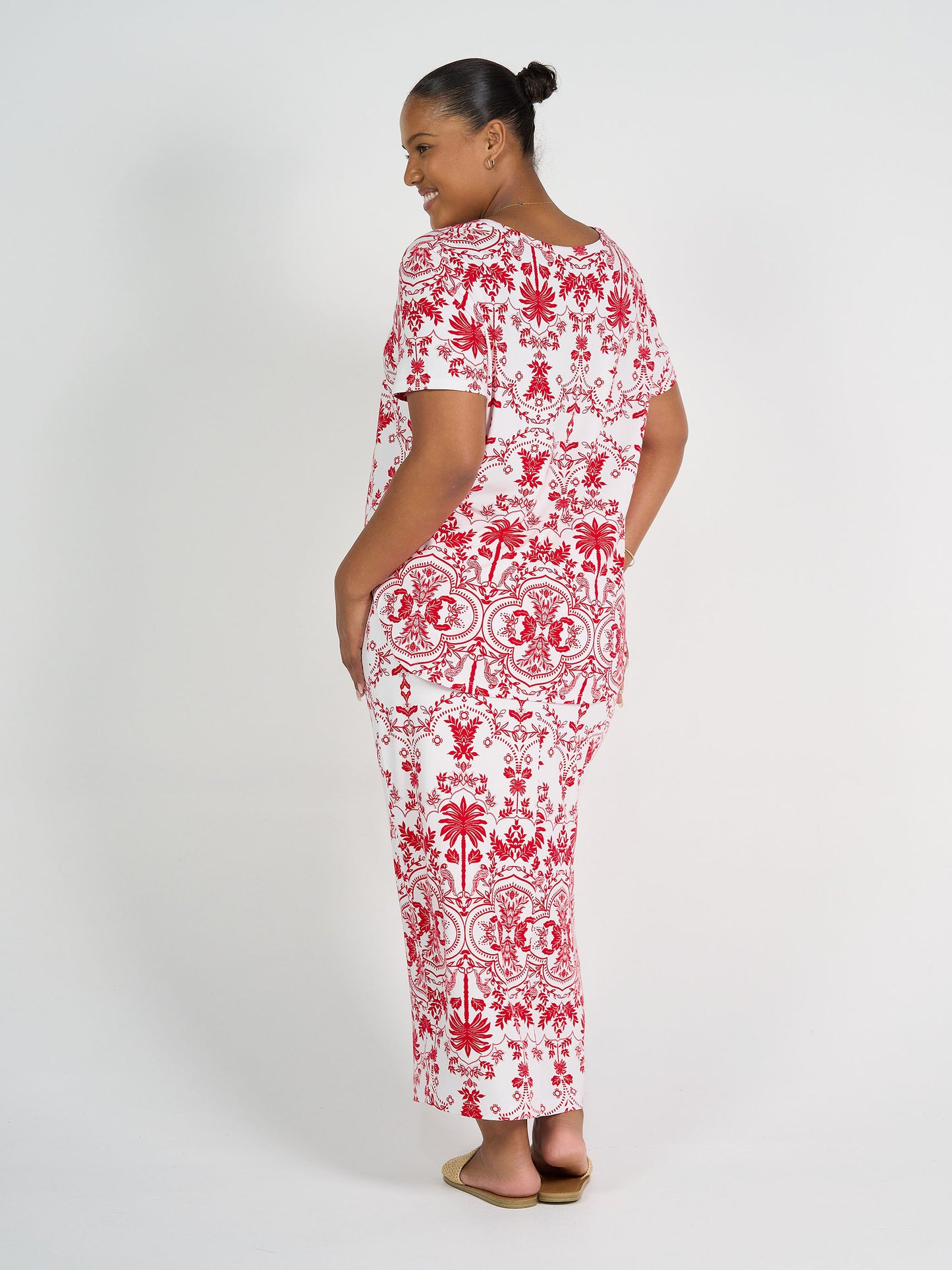 Veronica Bamboo V-Neck T-Shirt - Lipstick Palm