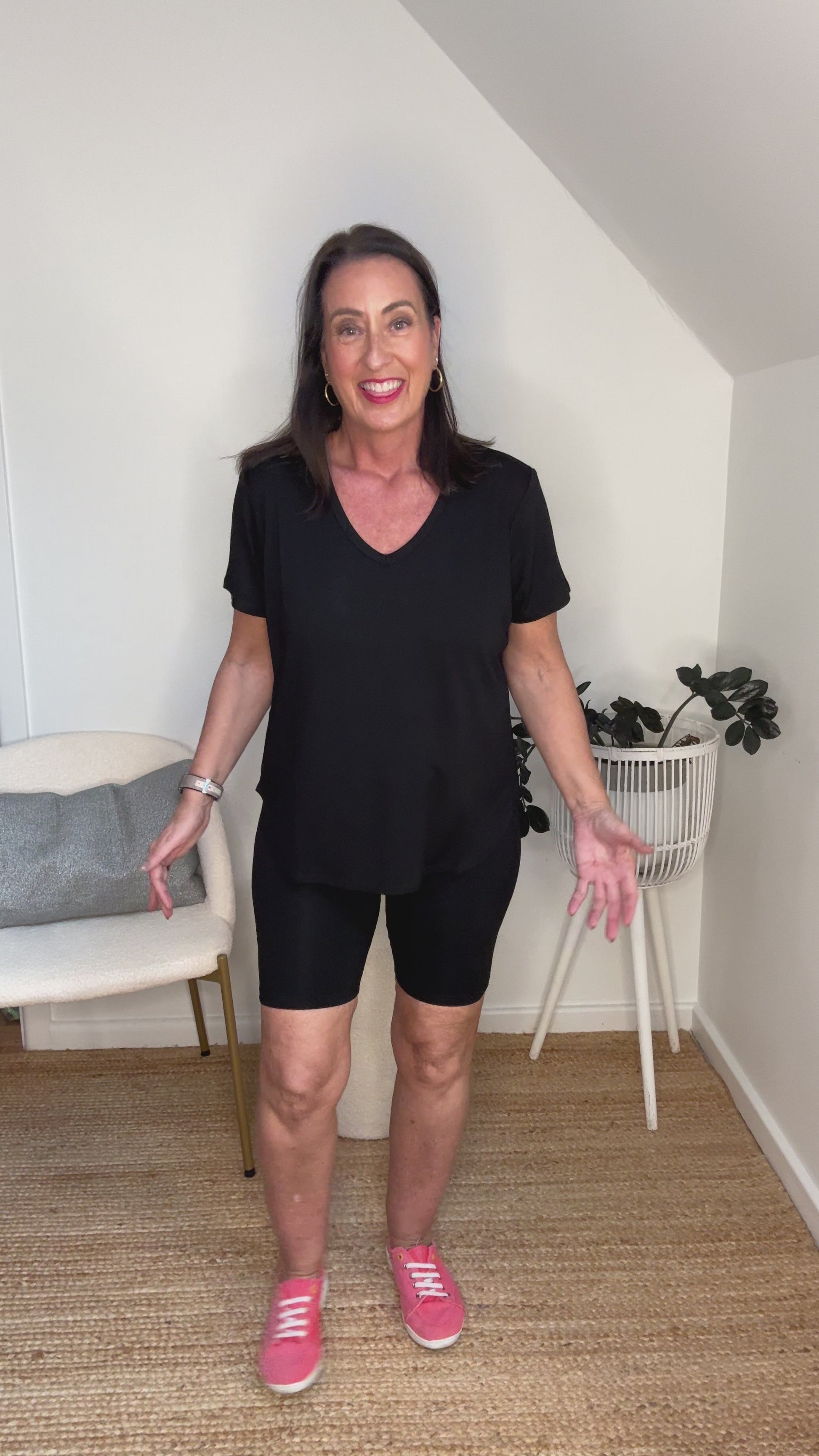 @salt.water.nomad wearing Lou Lou Australia black bamboo bike pants with black v-neck tee