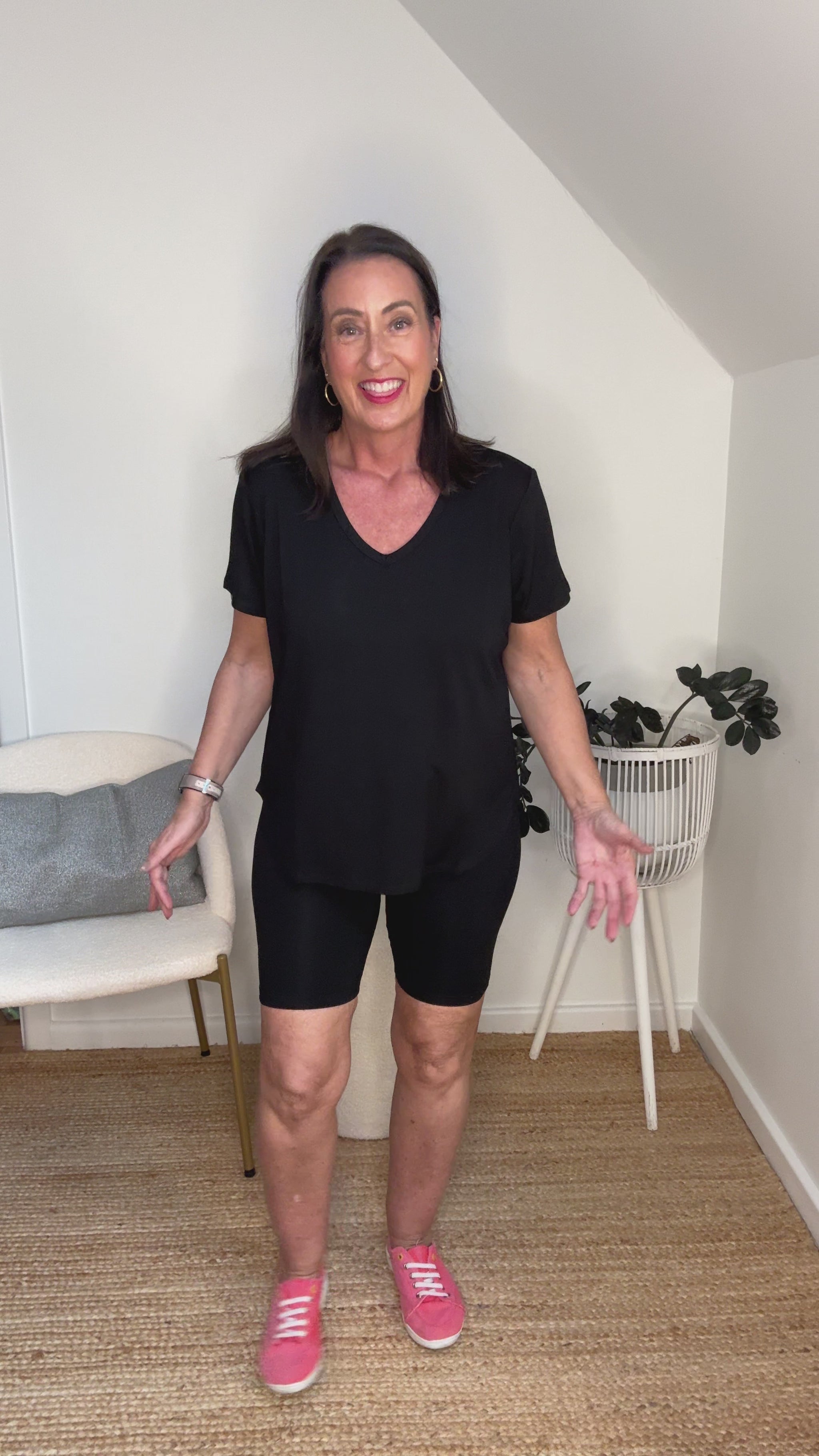 @salt.water.nomad wearing Lou Lou Australia black bamboo bike pants with black v-neck tee