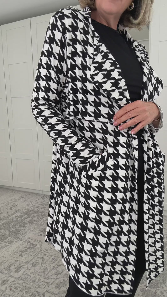 Natalie Angel @letmetrybeforeyoubuy in Lou Lou Australia Trench Jacket and Bamboo Pants