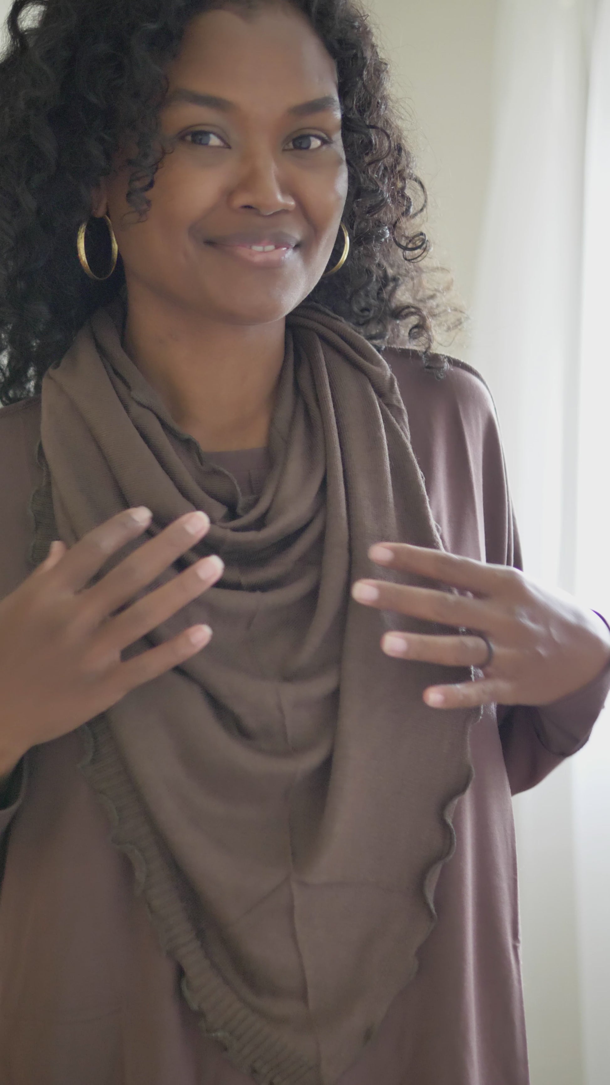 @melanesian.mumma in lou lou australia bamboo top and cashmere scarf