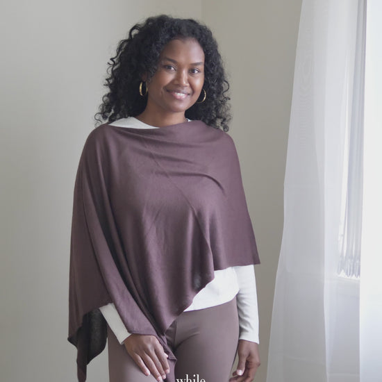 @melanesian.mumma in lou lou australia bamboo leggings and cashmere poncho